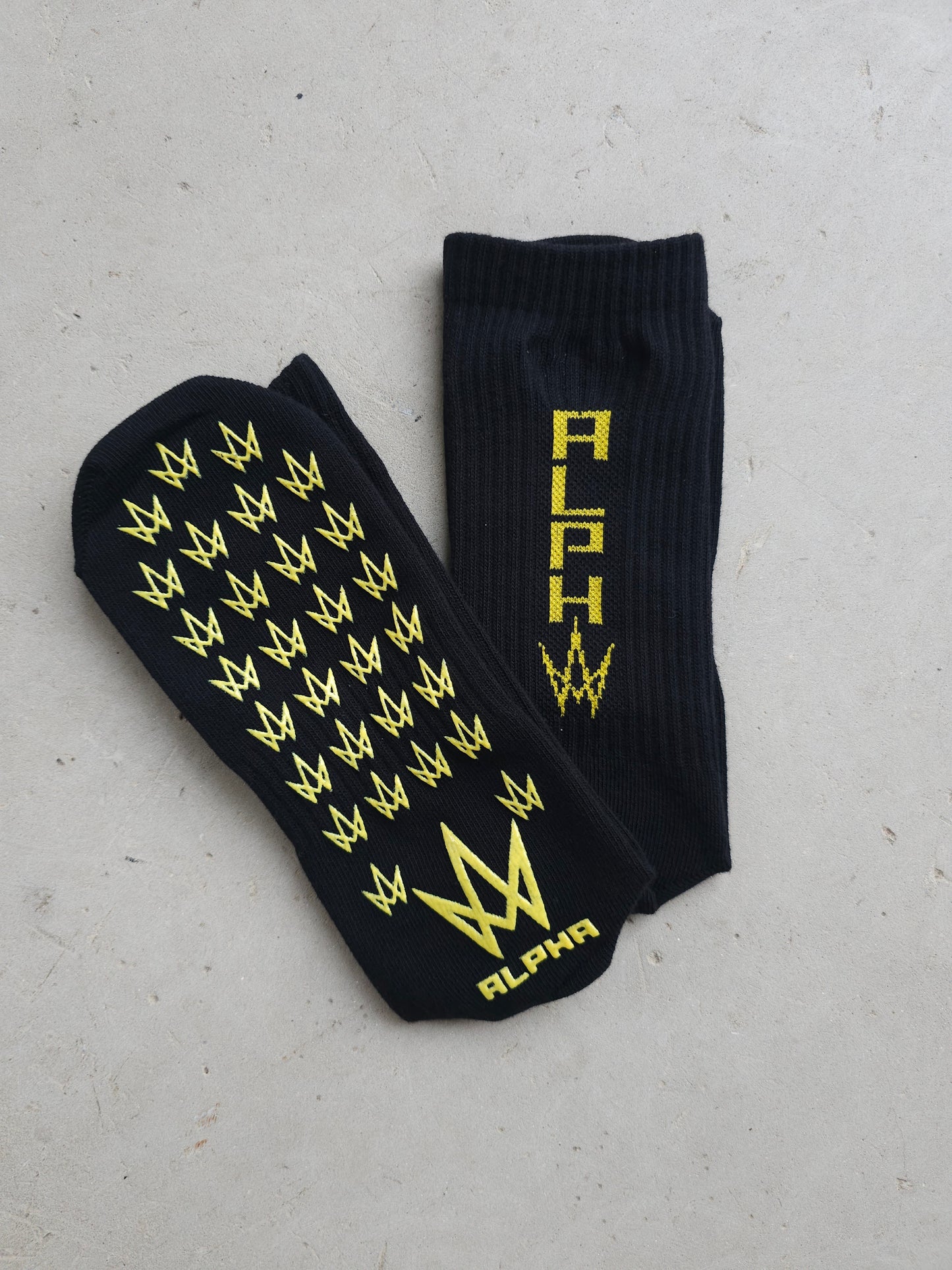 ALPHA TRAINERS SOCKS (Regular Grip Socks) (BLACK)