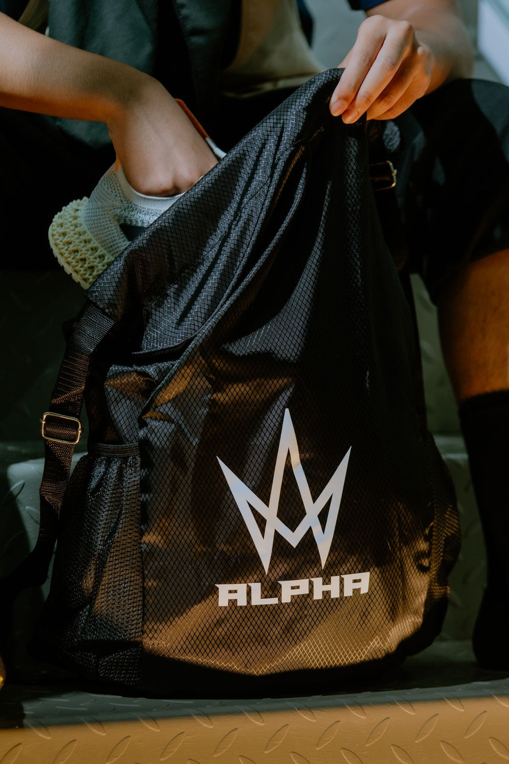 ALPHA DRAWSTRING TRAINER