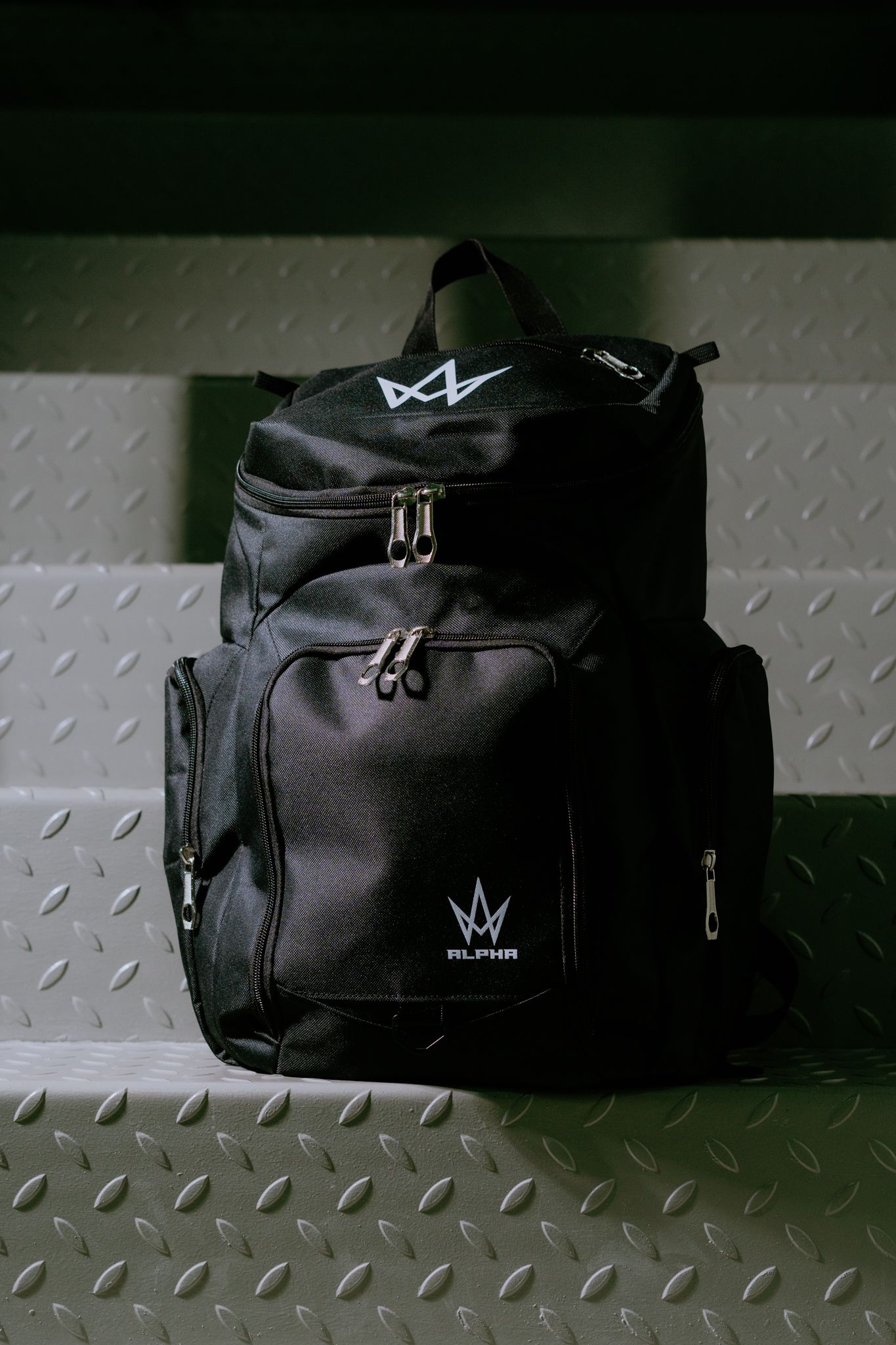 ALPHA BACKPACKER (Black Zipper)