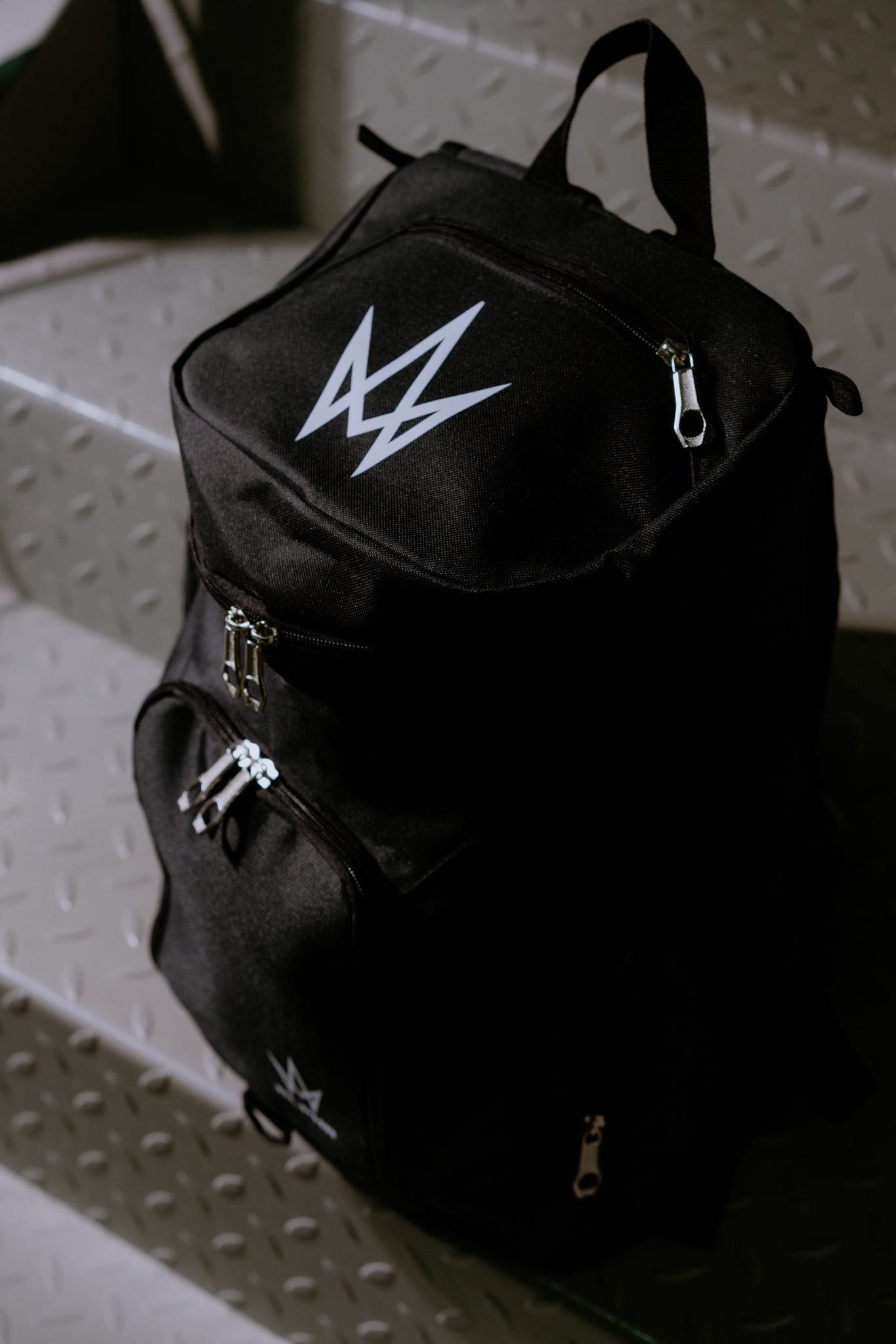 ALPHA BACKPACKER (Black Zipper)