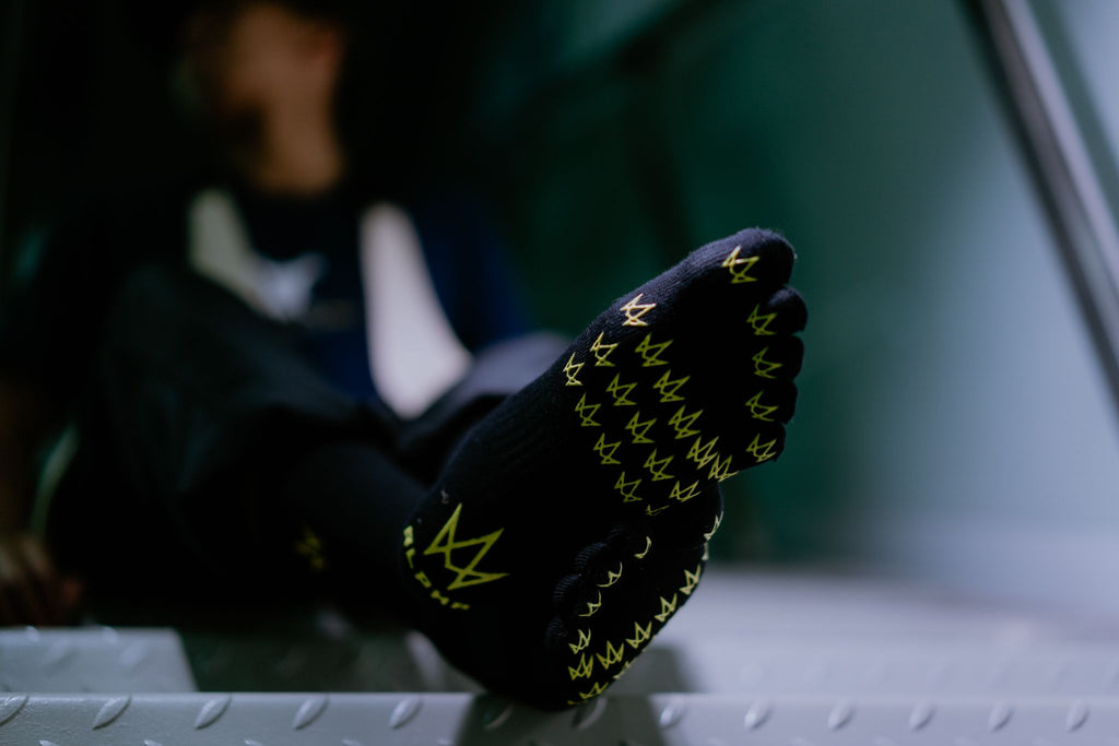 ALPHA 5s (Toe Grip Socks)(BLACK)